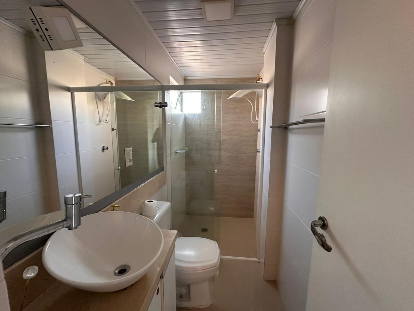 Quartos Em Apto Bem Equipado Com Ar No Centro De Bc Balneario Camboriu