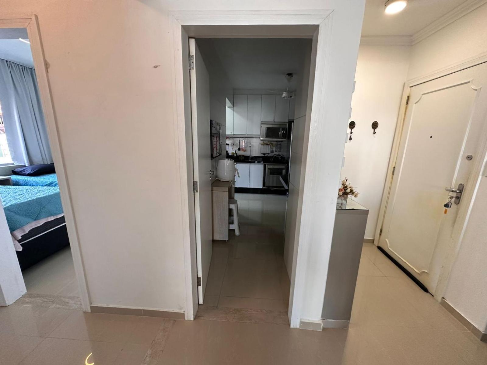 Quartos Em Apto Bem Equipado Com Ar No Centro De Bc * Balneario Camboriu